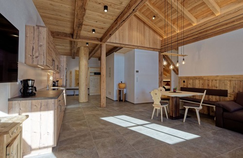San Giacomo Apartamento | "Tischlerhof Zirm" vacation apartment with balcony and mountain view