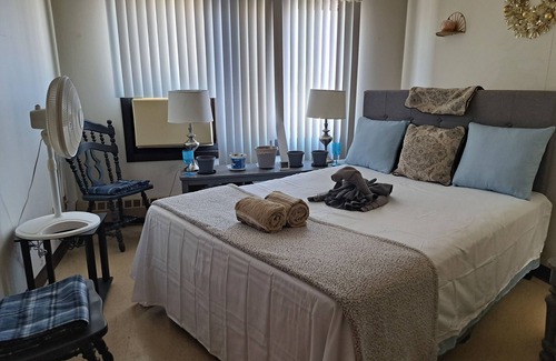 Downtown Minneapolis Cama Y Desayuno | TISOM BRAND Bed Breakfast Beverages A MAN'S CAVE#1