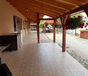 Tiszaszolos Apartamento | Tisza-Tavirózsa Vendégház