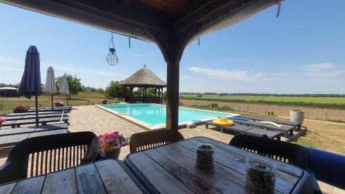 Tiszaszolos Cama Y Desayuno | Tisza White House