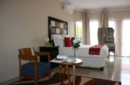 Ramotswa Casa | Titan Valley Guest House & Stargazing