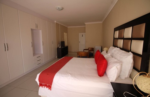 Ramotswa Casa | Titan Valley Guest House & Stargazing