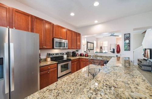 Crestwynd Bay Casa | Tito's Beachy Townhouse, 1.5 miles from Disney