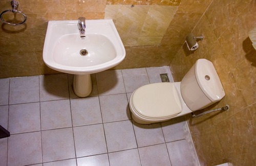 Oshodi-Isolo Hotel | Tivoli Residence & Bar