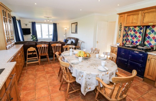 Shugborough Casa | TIXALL MANOR FARM, pet friendly, with hot tub in Great Haywood