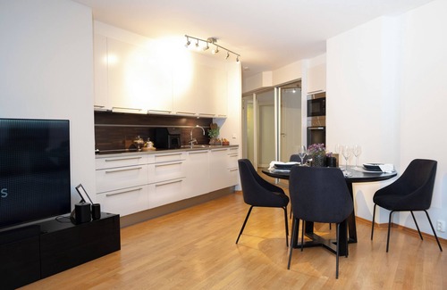 Sentrum Apartamento | Tjuvholmen Gem with Rooftop Terrace