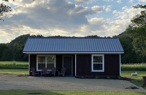 Pepin Cabina | TK's Pepin Getaway RentalLLC Cabin 3 Less than 5 min from Lake Pepin/winery/town