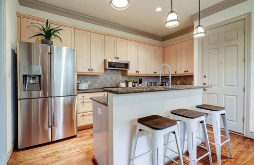 South Central Houston Casa | Spacious & Intimate Townhome near TMC/Rice/NRG