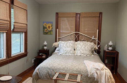 Norman Otro | T A tranquil farmhouse getaway only 12 minutes away from the OU campus..