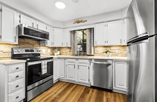 Downtown Knoxville Alquiler De Eote | TN River Luxury 70' 4 BR Houseboat @ Volunteer Landing Marina —Boat #2 of 3