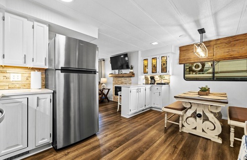 Downtown Knoxville Alquiler De Eote | TN River Luxury 70' 4 BR Houseboat @ Volunteer Landing Marina —Boat #2 of 3