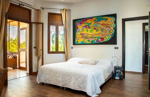 Amilcar Cama Y Desayuno | The house of ruins