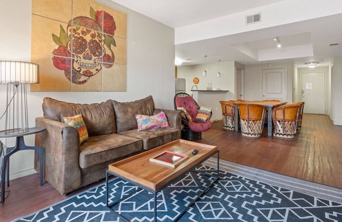 North Loop Condominio | TNC 205 luckey · Beautiful 4 Bedroom Condo, GREAT location!