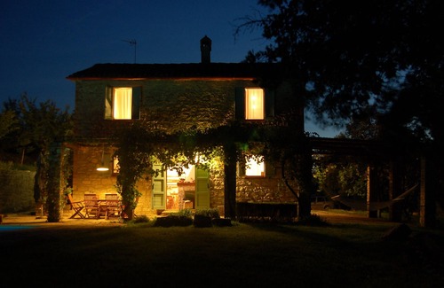 Fratta Villa | TODI CERCA Granja de piedra, con piscina, jardín, arbusto y wifi