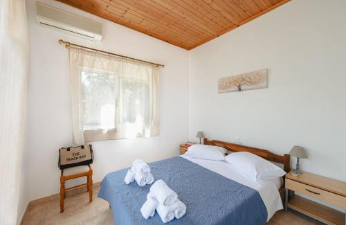 Pyrgos Apartamento | To Pournari Beachside Garden House - Happy Rentals