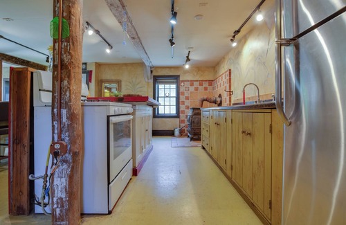 Fly Creek Casa | Toad Hall Carriage House-quaint family friendly home on a historic estate