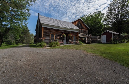 Fly Creek Casa | Toad Hall Carriage House-quaint family friendly home on a historic estate