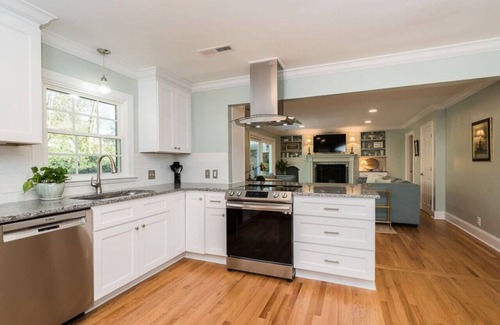 North Garrett Road Casa | Tobacco Road Retreat Minutes to Football Stadiums