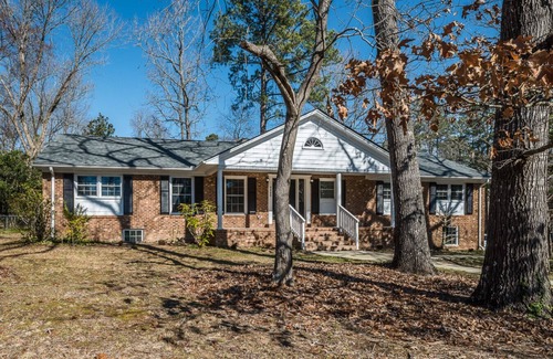 North Garrett Road Casa | Tobacco Road Retreat Minutes to Football Stadiums