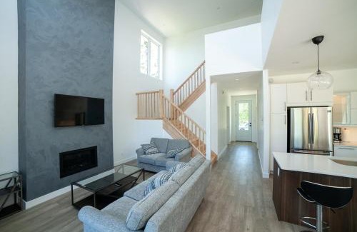 Northern Bruce Peninsula Casa | Tobermory Modern Waterfront Escape