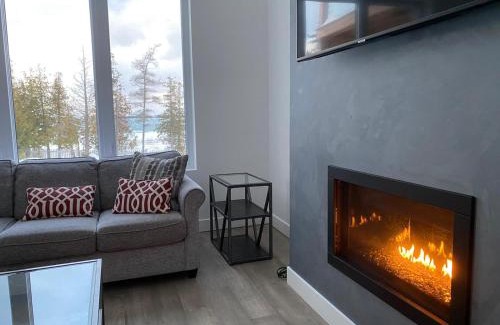 Northern Bruce Peninsula Casa | Tobermory Modern Waterfront Escape