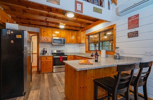Suches Cabina | Toccoa River cabin - 2 Bd & 2 Bath