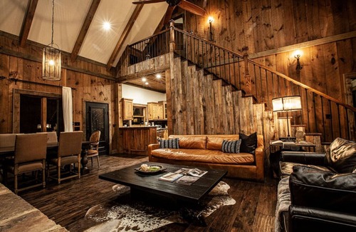Blue Ridge Apartamento | Luxe Mtn Retreat – 3 King Suites, River Access, Hot Tub