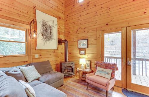 Mineral Bluff Casa | Toccoa Waterfront Hideaway Hot Tub and Fire Pit!