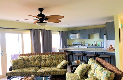 Estate Golden Rock Condominio | Toe's in the Sand - 2bd / 2bth Beachfront - VERANO 2020- solo $ 175. 00 por noche!