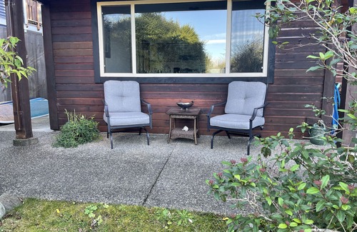 Tofino Casa | Tofino Cedar Home con una vista del puerto