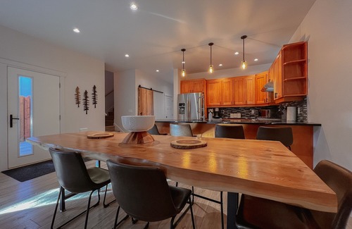Tofino Casa | Tofino Escape-Hot Tub, Modern, Marina, Pets, BBQ