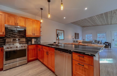 Tofino Casa | Tofino Escape-Hot Tub, Modern, Marina, Pets, BBQ