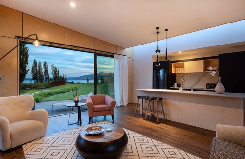 Hamurana Villa | Toka Ridge 1bd Lake View Lux Villa w/ HotTub