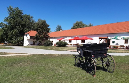 Pecs Cama Y Desayuno | Toldi Rendezvényház Étterem és Vándor Panzió