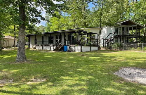 Hemphill Casa | Toledo Bend waterfront Great for family vacation, fishermen or hunter's.