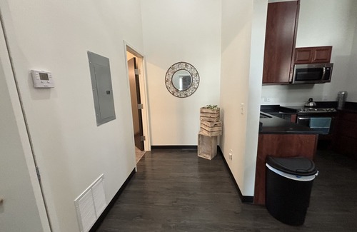 Downtown Toledo Apartamento | Toledo Tranquility: Luxe 2-Bed Retreat - Your Perfect Stay Awaits! ADA compliant
