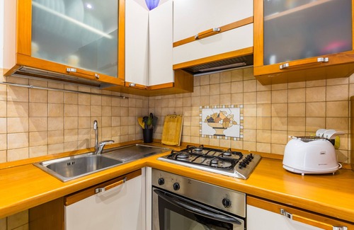 Vittorio Emanuele Apartamento | Tolentino Studio Flat by Napoliapartments