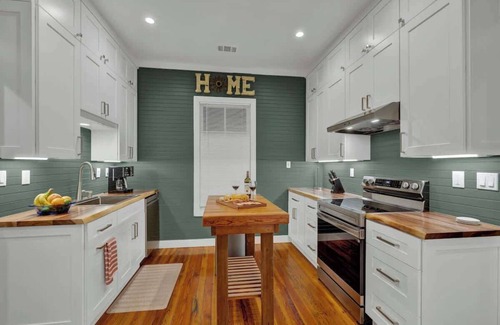 New Braunfels Casa | Tolle Haus: W/pool & Firepit-walk to Schlitterbahn, Comal Chutes & Downtown!