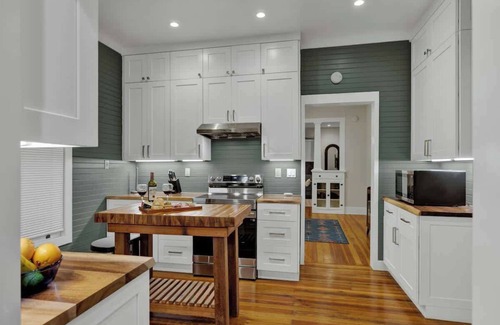 New Braunfels Casa | Tolle Haus: W/pool & Firepit-walk to Schlitterbahn, Comal Chutes & Downtown!