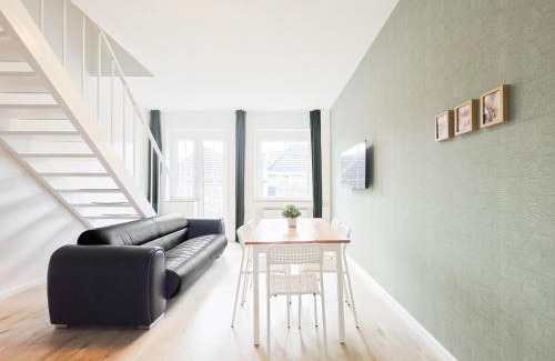 Gerresheim Apartamento | Tolstov Apartments - 4 Room Apartment - Maisonette - Balcony - 20 Min Messe DUS and Old Town DUS