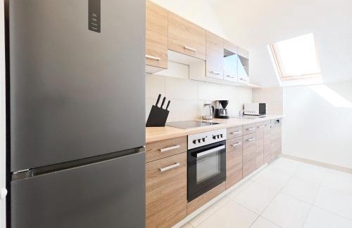 Gerresheim Apartamento | Tolstov Apartments - 4 Room Apartment - Maisonette - Balcony - 20 Min Messe DUS and Old Town DUS