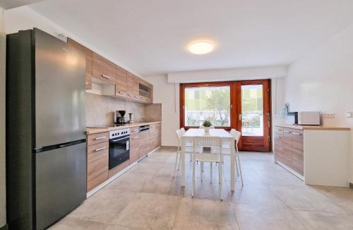 Neuenkamp Apartamento | Tolstov House - 6 Room House with Terrace and Parking - 25 Min Messe DUS & Airport DUS