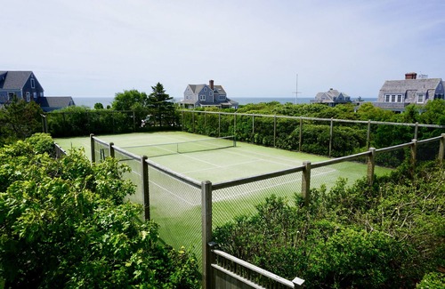Tom Nevers Casa | Tom Nevers Estate, vista al mar, pasos de la playa, piscina privada y cancha de tenis