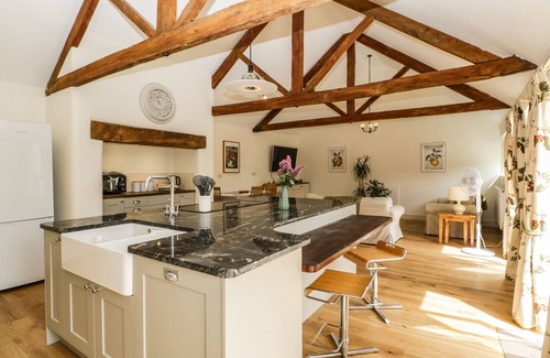 Yeovil Cabaña | TOM'S BARN, pet friendly, with a garden in Yeovil, Somerset