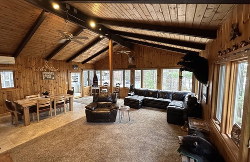 Gilford Casa | Tom’s Cabin Lake Winnipesaukee