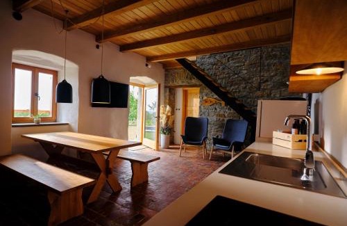 Tinjan Casa | Tomažev SVET