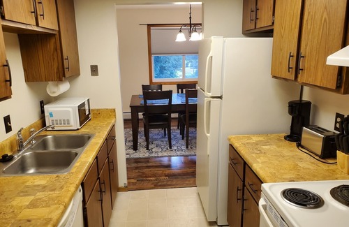 Sioux Falls Apartamento | Tomar Park Apt with Porch and Fireplace KP101APT6