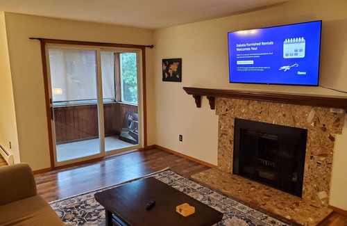 Sioux Falls Apartamento | Tomar Park Apt with Porch and Fireplace KP101APT6