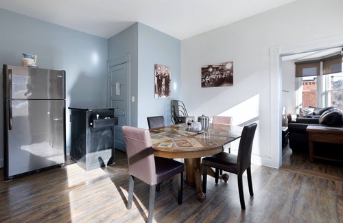 New Castle Condominio | Lápida en The Ore House Inn