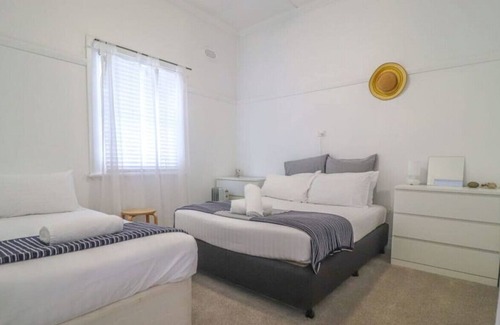 Marks Point Casa | Tommy's Lakehouse - Casa de campo con vistas al lago a 180 grados * Wifi *